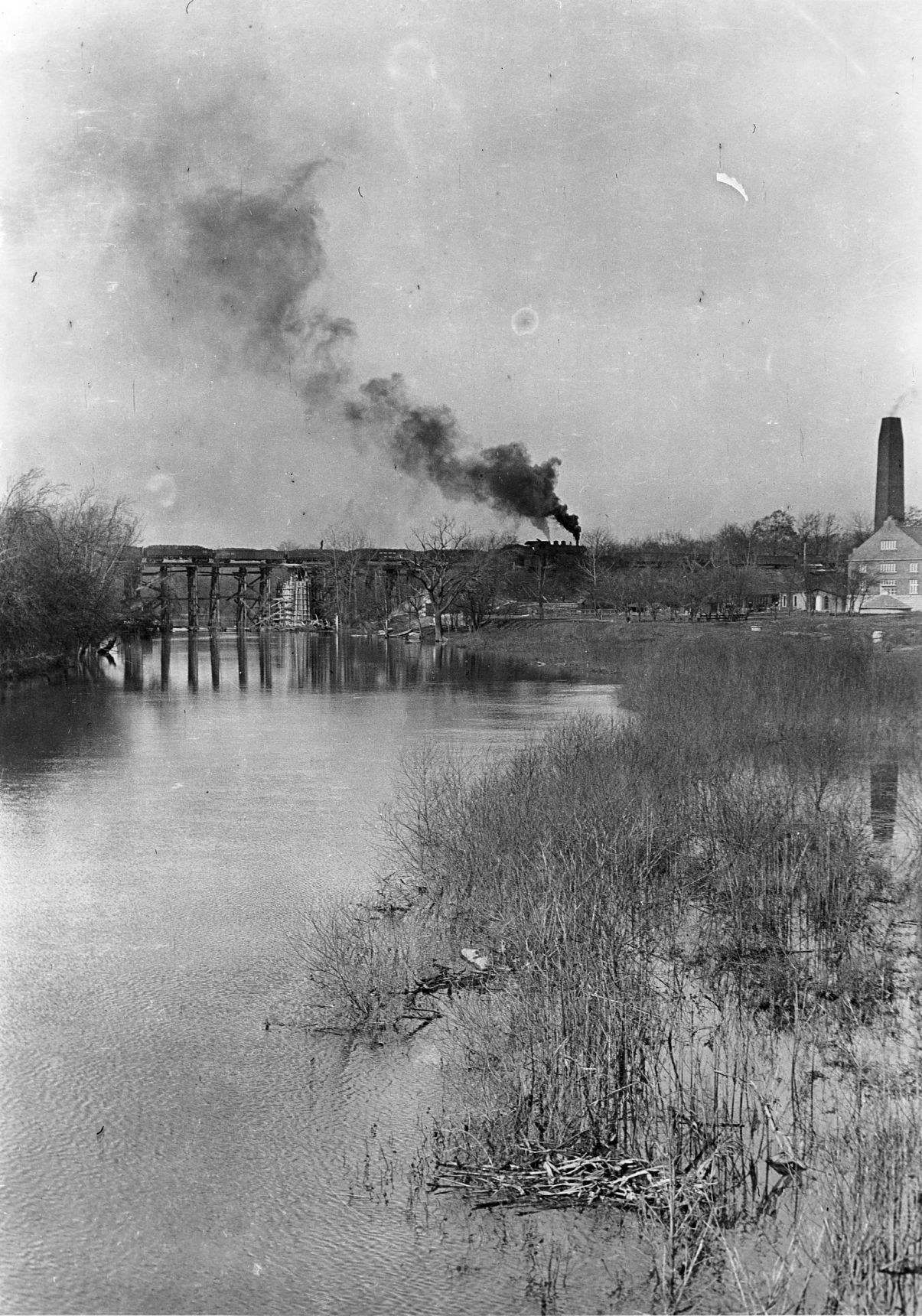 Illinois Central bridge.jpg